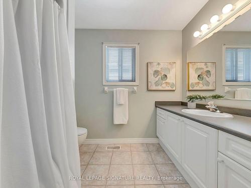 227 Farley Dr, Guelph, ON - Indoor Photo Showing Bathroom