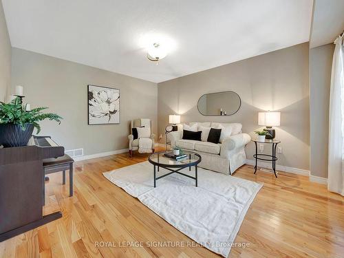 227 Farley Dr, Guelph, ON - Indoor Photo Showing Living Room