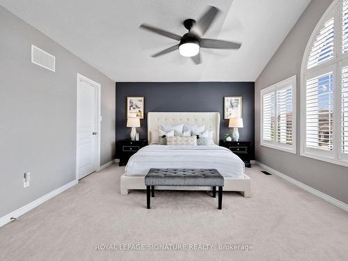 39 Weathering Hts, Hamilton, ON - Indoor Photo Showing Bedroom