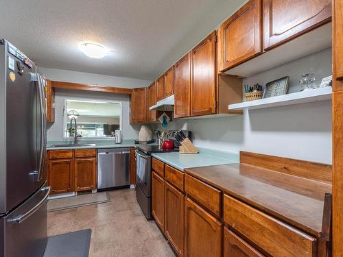 3566 Pine Grove Place, Kamloops, BC - Indoor Photo Showing Kitchen