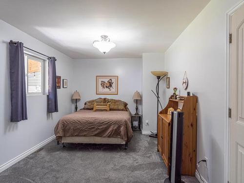 3566 Pine Grove Place, Kamloops, BC - Indoor Photo Showing Bedroom