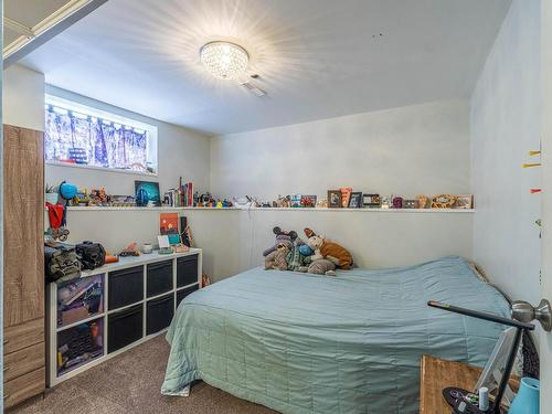 3566 Pine Grove Place, Kamloops, BC - Indoor Photo Showing Bedroom