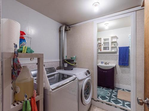 3566 Pine Grove Place, Kamloops, BC - Indoor Photo Showing Laundry Room