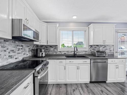 4976 Pinantan Place, Kamloops, BC - Indoor Photo Showing Kitchen With Double Sink