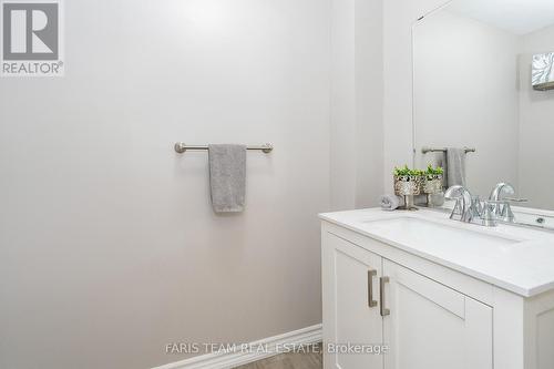 131 Rodney Street, Collingwood, ON - Indoor Photo Showing Bathroom