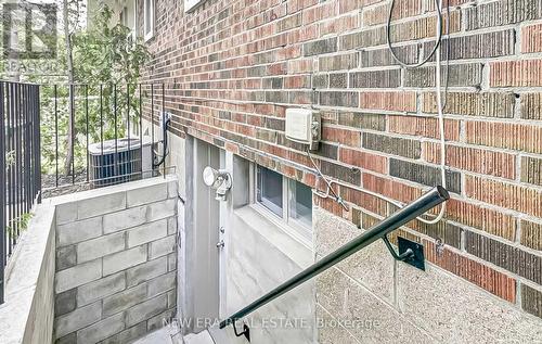 7 Greening Crescent, Toronto (Princess-Rosethorn), ON - Indoor