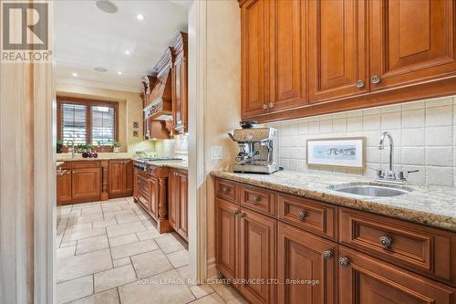 559 Golfview Court, Oakville (Glen Abbey), ON - Indoor Photo Showing Kitchen