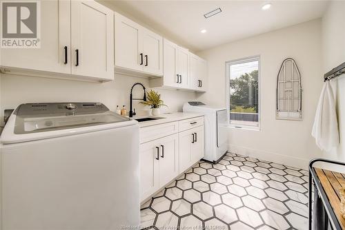 8425 Malden Road, Lasalle, ON - Indoor Photo Showing Laundry Room