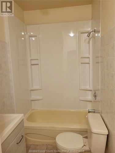 821 Bruce Unit# 1, Windsor, ON - Indoor Photo Showing Bathroom