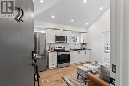 44 Colborne Street E, Oshawa (O'Neill), ON - Indoor Photo Showing Kitchen