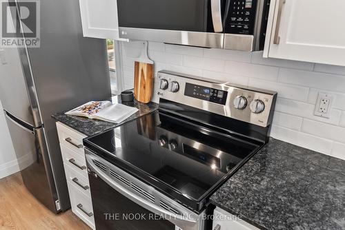 44 Colborne Street E, Oshawa (O'Neill), ON - Indoor Photo Showing Kitchen