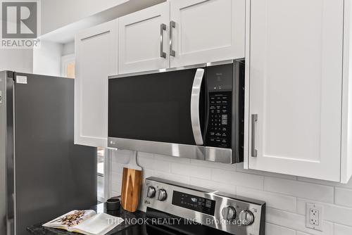 44 Colborne Street E, Oshawa (O'Neill), ON - Indoor Photo Showing Kitchen