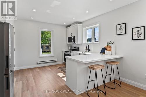 44 Colborne Street E, Oshawa (O'Neill), ON - Indoor Photo Showing Kitchen