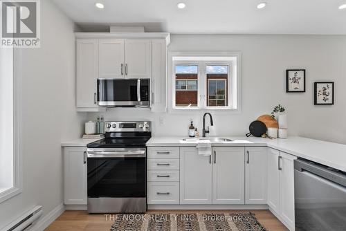 44 Colborne Street E, Oshawa (O'Neill), ON - Indoor Photo Showing Kitchen