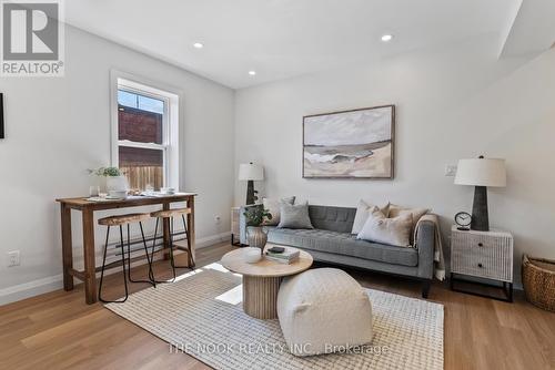 44 Colborne Street E, Oshawa (O'Neill), ON - Indoor Photo Showing Living Room