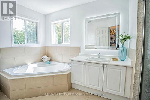 129 Russell Street, Halton Hills (Georgetown), ON - Indoor Photo Showing Bathroom