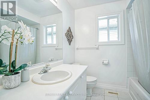 129 Russell Street, Halton Hills (Georgetown), ON - Indoor Photo Showing Bathroom