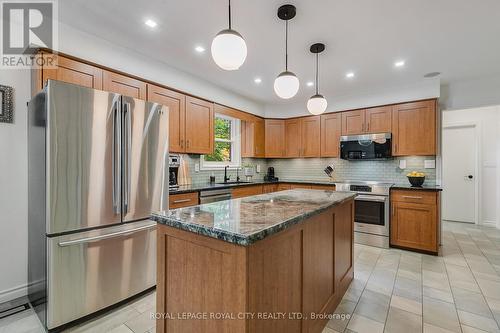 20 Wildan Drive, Hamilton, ON - Indoor Photo Showing Kitchen