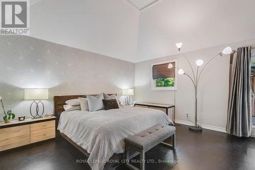 20 Wildan Drive, Hamilton, ON - Indoor Photo Showing Bedroom