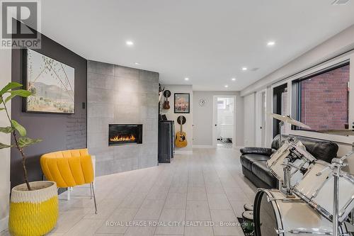 20 Wildan Drive, Hamilton, ON - Indoor With Fireplace