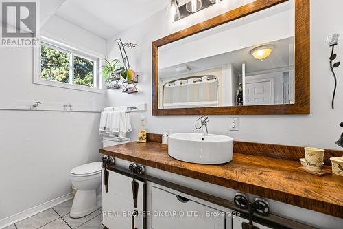 343101 15 Side Road, Amaranth, ON - Indoor Photo Showing Bathroom