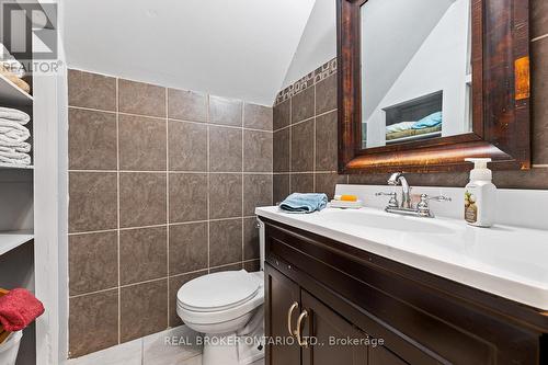 343101 15 Side Road, Amaranth, ON - Indoor Photo Showing Bathroom