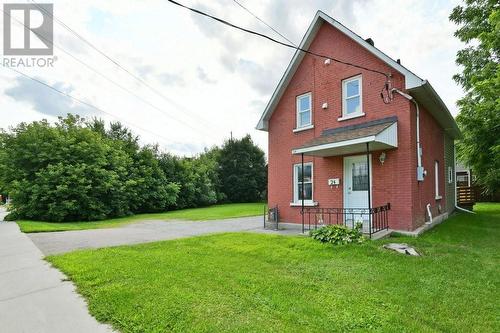 Offering location... - 24 Munroe Avenue E, Renfrew, ON - Outdoor