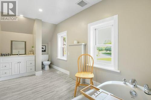 Very spacious - 24 Munroe Avenue E, Renfrew, ON - Indoor Photo Showing Bathroom