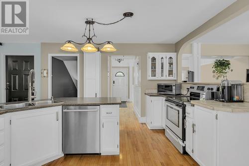 723 Cassiar Place, Kelowna, BC - Indoor Photo Showing Kitchen With Double Sink