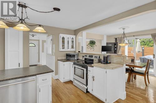 723 Cassiar Place, Kelowna, BC - Indoor Photo Showing Kitchen