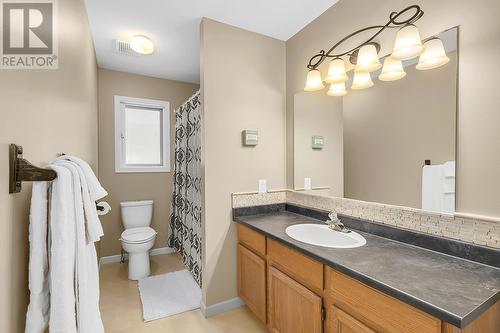 723 Cassiar Place, Kelowna, BC - Indoor Photo Showing Bathroom