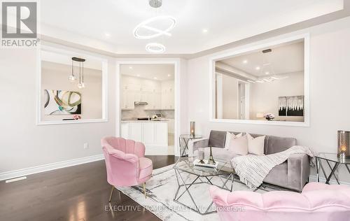 15246 Danby Road, Halton Hills (Georgetown), ON - Indoor Photo Showing Living Room