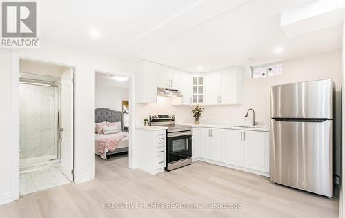 15246 Danby Road, Halton Hills (Georgetown), ON - Indoor Photo Showing Kitchen