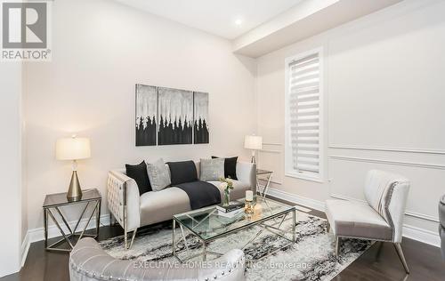 15246 Danby Road, Halton Hills (Georgetown), ON - Indoor Photo Showing Living Room