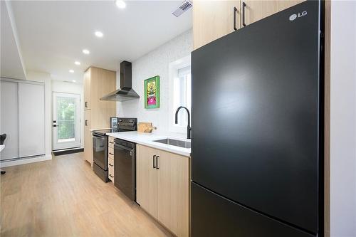 198 Dundurn Street S, Hamilton, ON - Indoor Photo Showing Kitchen