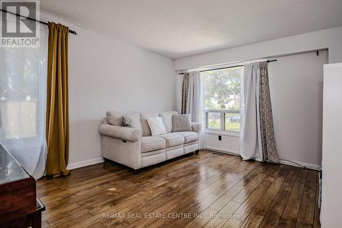 54 Maraboo Court, Brampton, ON - Indoor Photo Showing Living Room