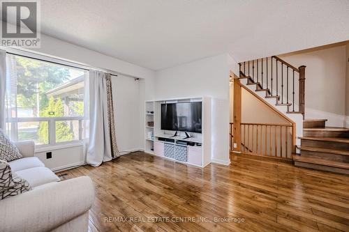 54 Maraboo Court, Brampton (Heart Lake West), ON - Indoor Photo Showing Living Room