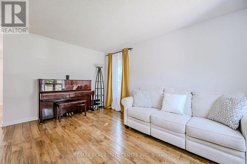 54 Maraboo Court, Brampton (Heart Lake West), ON - Indoor Photo Showing Living Room