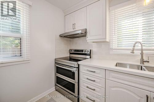 54 Maraboo Court, Brampton (Heart Lake West), ON - Indoor Photo Showing Kitchen