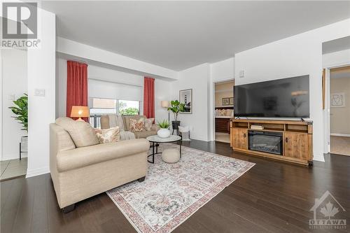 288 Big Sky Private, Ottawa, ON - Indoor Photo Showing Living Room