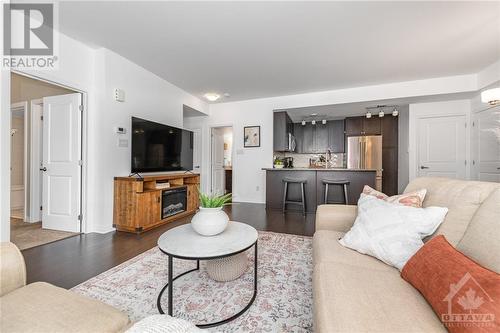 288 Big Sky Private, Ottawa, ON - Indoor Photo Showing Living Room