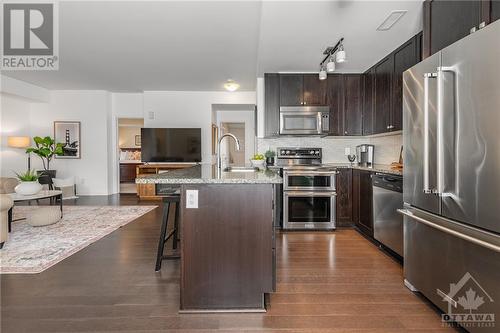 288 Big Sky Private, Ottawa, ON - Indoor Photo Showing Kitchen With Stainless Steel Kitchen With Upgraded Kitchen