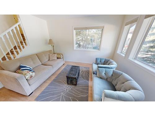 101 - 4835 Radium Boulevard, Radium Hot Springs, BC - Indoor Photo Showing Living Room