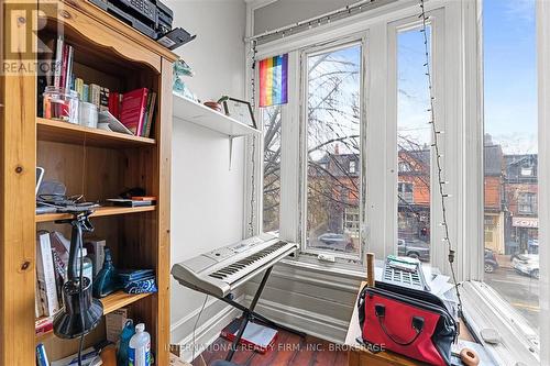 256 Gerrard Street E, Toronto, ON - Indoor