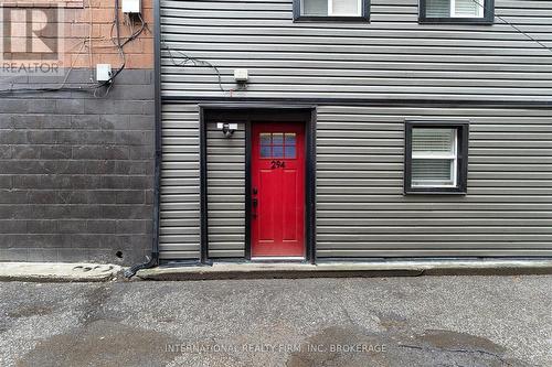 294 Gerrard Street E, Toronto, ON - Outdoor