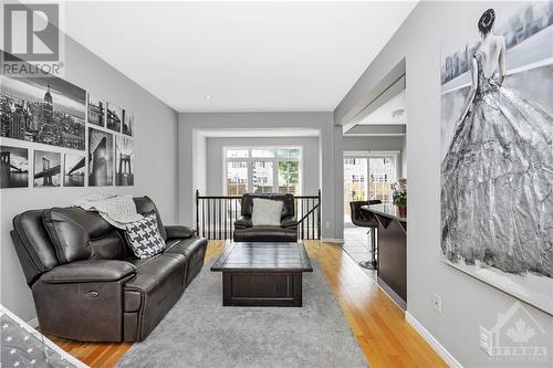 868 Kennacraig Private, Ottawa, ON - Indoor Photo Showing Living Room