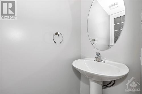 868 Kennacraig Private, Ottawa, ON - Indoor Photo Showing Bathroom