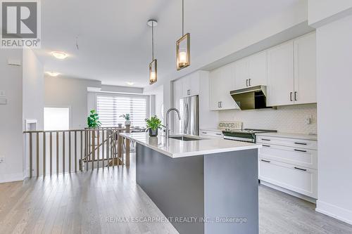 1488 Yellow Rose Circle, Oakville, ON - Indoor Photo Showing Kitchen With Upgraded Kitchen