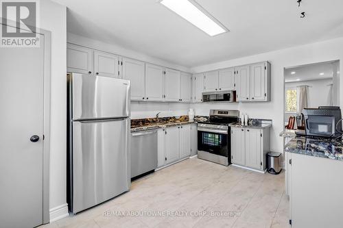 5 - 2651 Aquitaine Avenue, Mississauga (Meadowvale), ON - Indoor Photo Showing Kitchen With Stainless Steel Kitchen