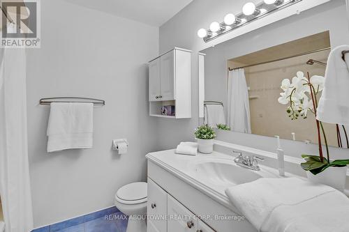 5 - 2651 Aquitaine Avenue, Mississauga, ON - Indoor Photo Showing Bathroom